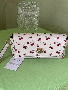 COACH SUNGLASS CASE W/ CHERRY PRINT:NWT CHALK/MULTI CFA49